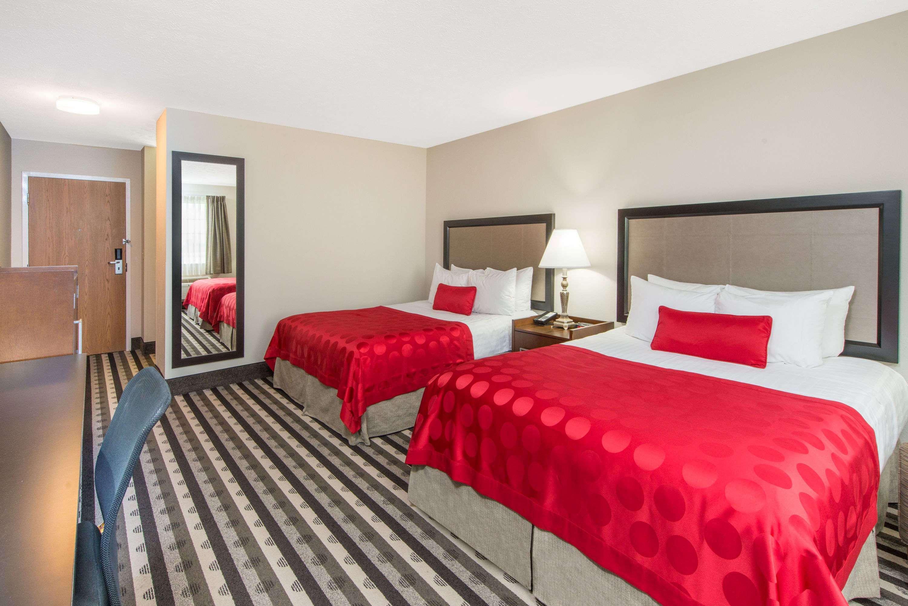 Ramada By Wyndham Springfield North Hotel Exterior foto